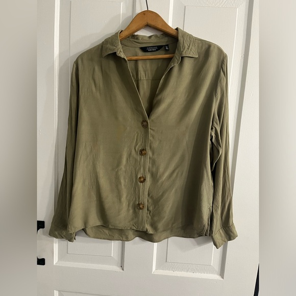 & Other Stories Relaxed Button Down Shirt in Sage | Size 10 - Picture 2 of 5